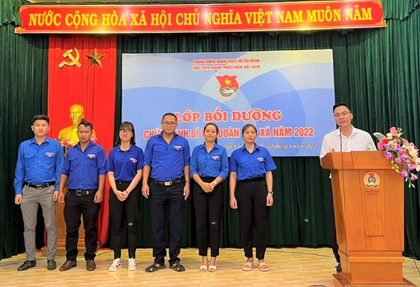 Ban cán sự lớp ra mắt