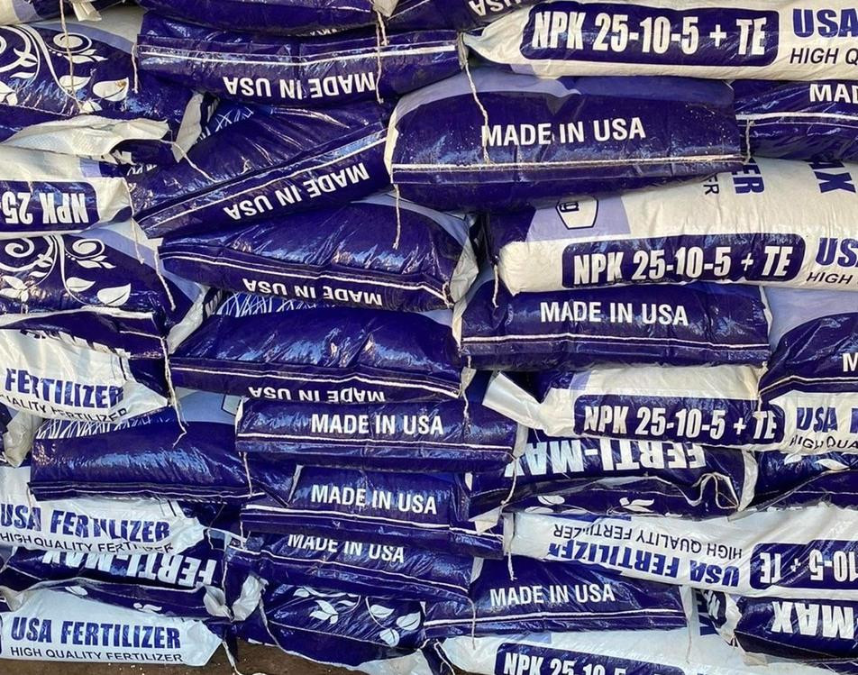 Phân bón giả nguồn gốc, xuất xứ 'USA' tại kho hàng của ông Đàn Phân bón giả nguồn gốc, xuất xứ 'USA' tại kho hàng của ông Đàn