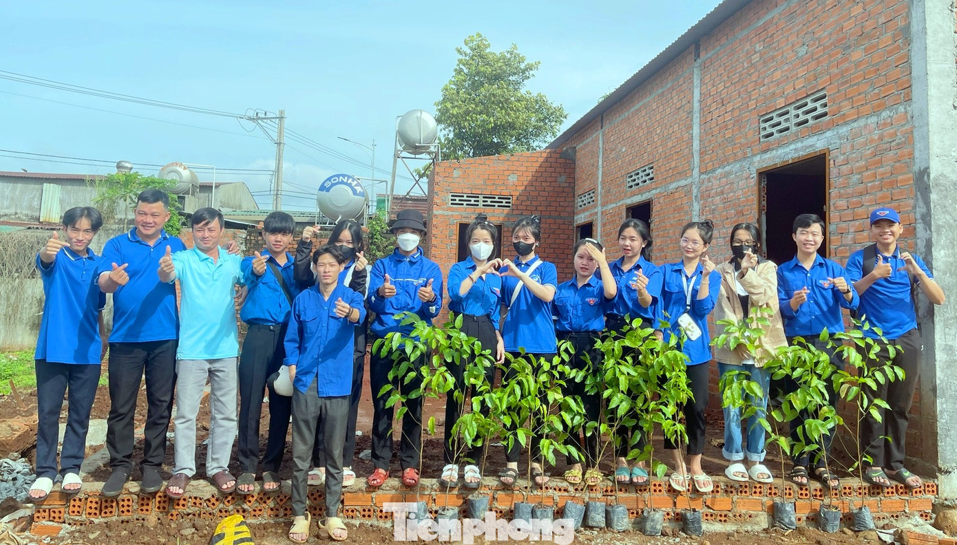 Thời gian qua, thanh niên Đắk Lắk triển khai nhiều hoạt động khẳng định vai trò của tuổi trẻ cùng cộng đồng trong việc chung tay xây dựng nông thôn mới và văn minh đô thị, góp phần chung tay bảo vệ môi trường.