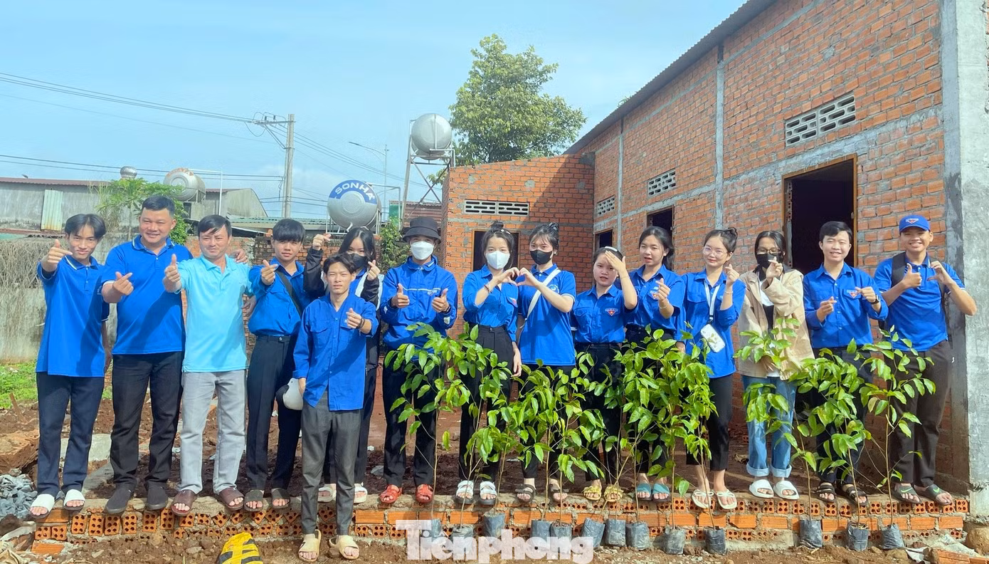 Thời gian qua, thanh niên Đắk Lắk triển khai nhiều hoạt động khẳng định vai trò của tuổi trẻ cùng cộng đồng trong việc chung tay xây dựng nông thôn mới và văn minh đô thị, góp phần chung tay bảo vệ môi trường.