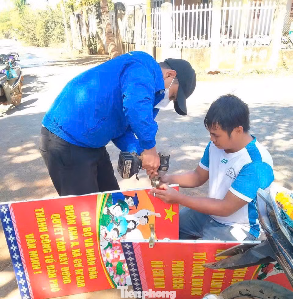 Các đơn vị đã tổ chức nhiều hoạt động ý nghĩa và thiết thực: Mở 2 lớp tập huấn bình dân học vụ số cho đoàn viên thanh niên; Hỗ trợ cùng địa phương xóa nhà tạm; Gắn pano tuyên truyền tại các trục đường chính của xã.