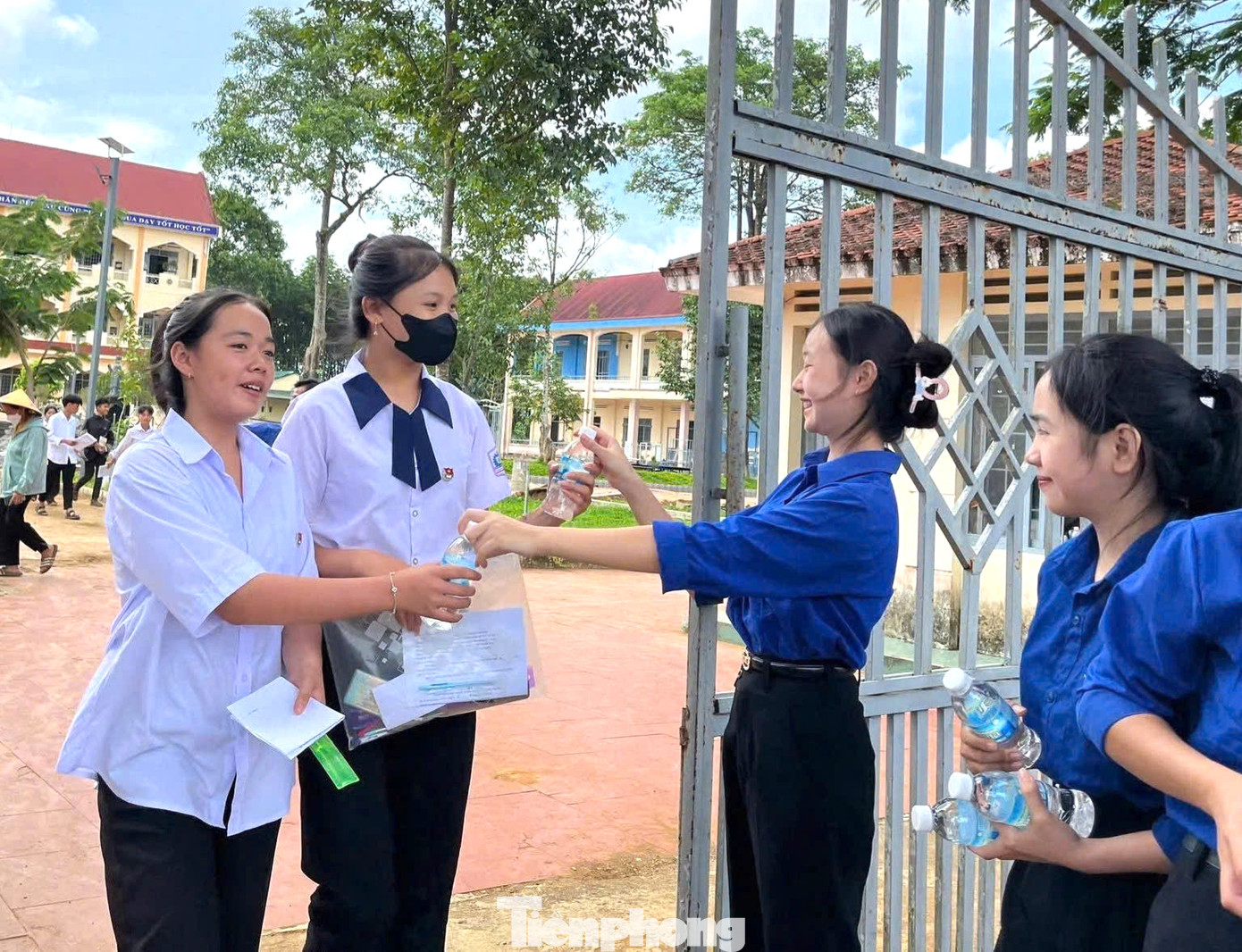 Các đội hình tiếp sức mùa thi sẽ túc trực tại các điểm thi. Các đội hình tiếp sức mùa thi sẽ túc trực tại các điểm thi.