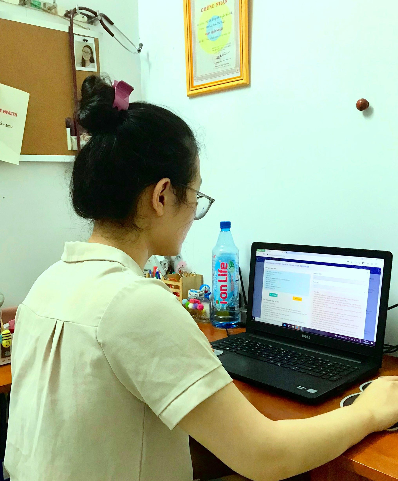 Nhi tìm thấy nhiều niềm vui khi tư vấn, chia sẻ cùng bệnh nhân Nhi tìm thấy nhiều niềm vui khi tư vấn, chia sẻ cùng bệnh nhân