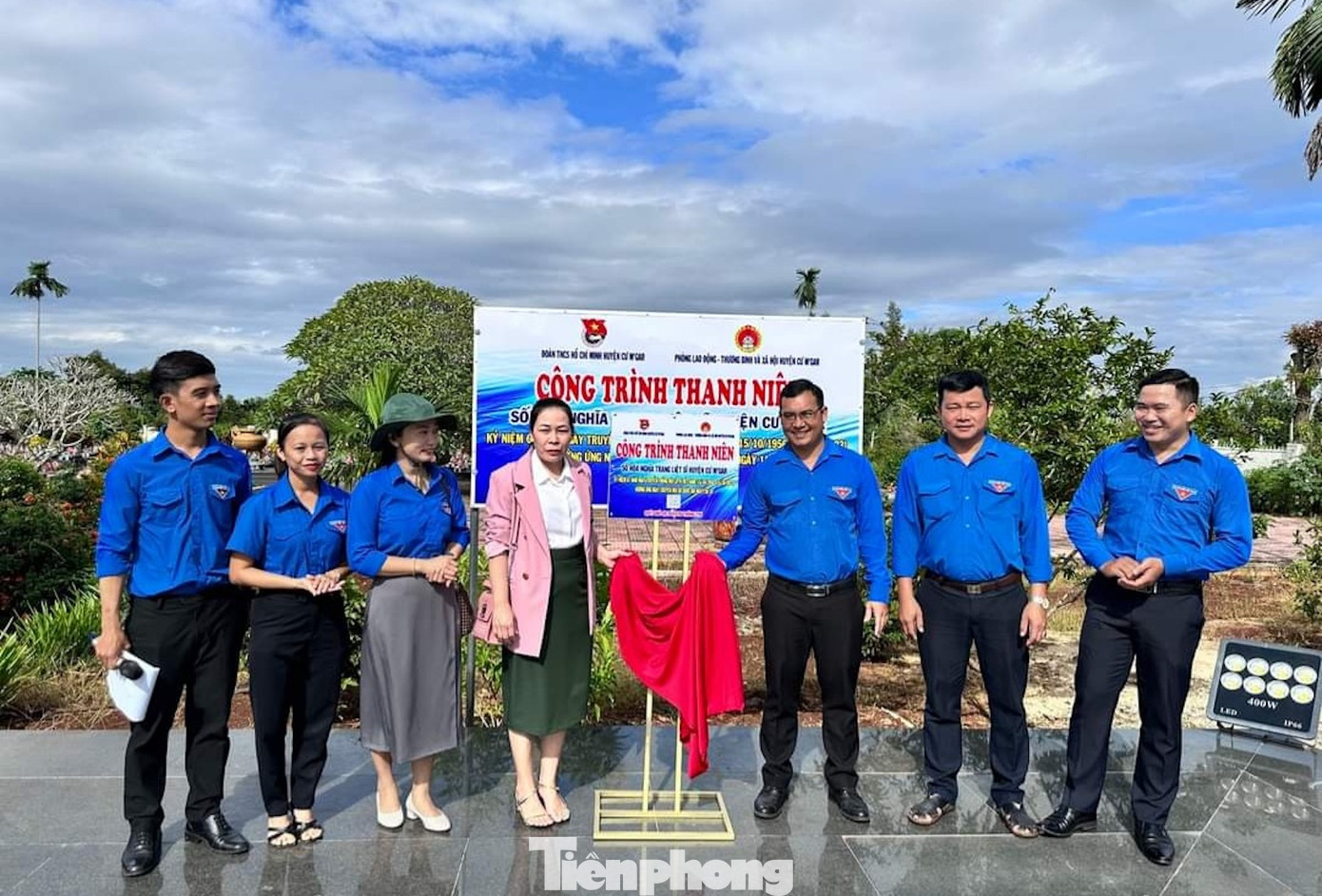 Công trình thanh niên số hoá nghĩa trang Liệt sĩ huyện Cư M'gar Công trình thanh niên số hoá nghĩa trang Liệt sĩ huyện Cư M'gar