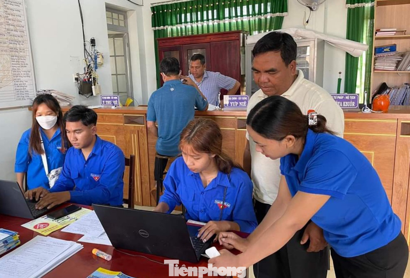 Các tổ hướng dẫn đoàn viên thanh niên, người dân giải quyết thủ tục hành chính Các tổ hướng dẫn đoàn viên thanh niên, người dân giải quyết thủ tục hành chính