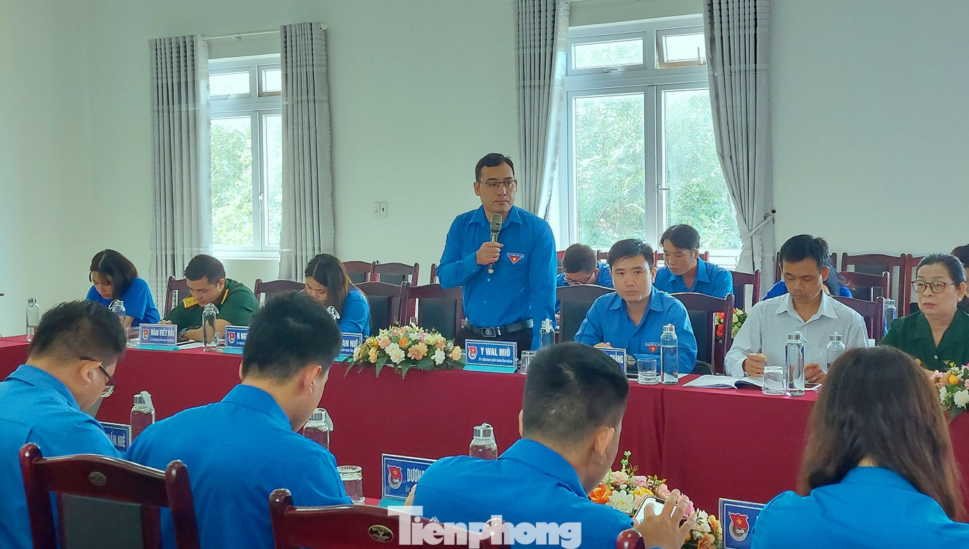 Nhiều ý kiến thảo luận của cán bộ đoàn cơ sở tại hội nghị Nhiều ý kiến thảo luận của cán bộ đoàn cơ sở tại hội nghị