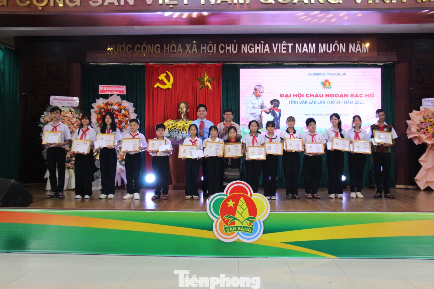 Phó Chủ tịch UBND tỉnh đề nghị cấp ủy đảng, chính quyền tiếp tục quan tâm, tạo điều kiện để tổ chức Đội triển khai và tổ chức nhiều hoạt động chăm sóc, giáo dục thiếu niên nhi đồng. Các cấp bộ Đoàn, Hội đồng Đội các cấp chú trọng tổ chức hoạt động hướng về thiếu niên, nhi đồng vùng sâu, vùng xa, vùng dân tộc thiểu số. Phó Chủ tịch UBND tỉnh đề nghị cấp ủy đảng, chính quyền tiếp tục quan tâm, tạo điều kiện để tổ chức Đội triển khai và tổ chức nhiều hoạt động chăm sóc, giáo dục thiếu niên nhi đồng. Các cấp bộ Đoàn, Hội đồng Đội các cấp chú trọng tổ chức hoạt động hướng về thiếu niên, nhi đồng vùng sâu, vùng xa, vùng dân tộc thiểu số.