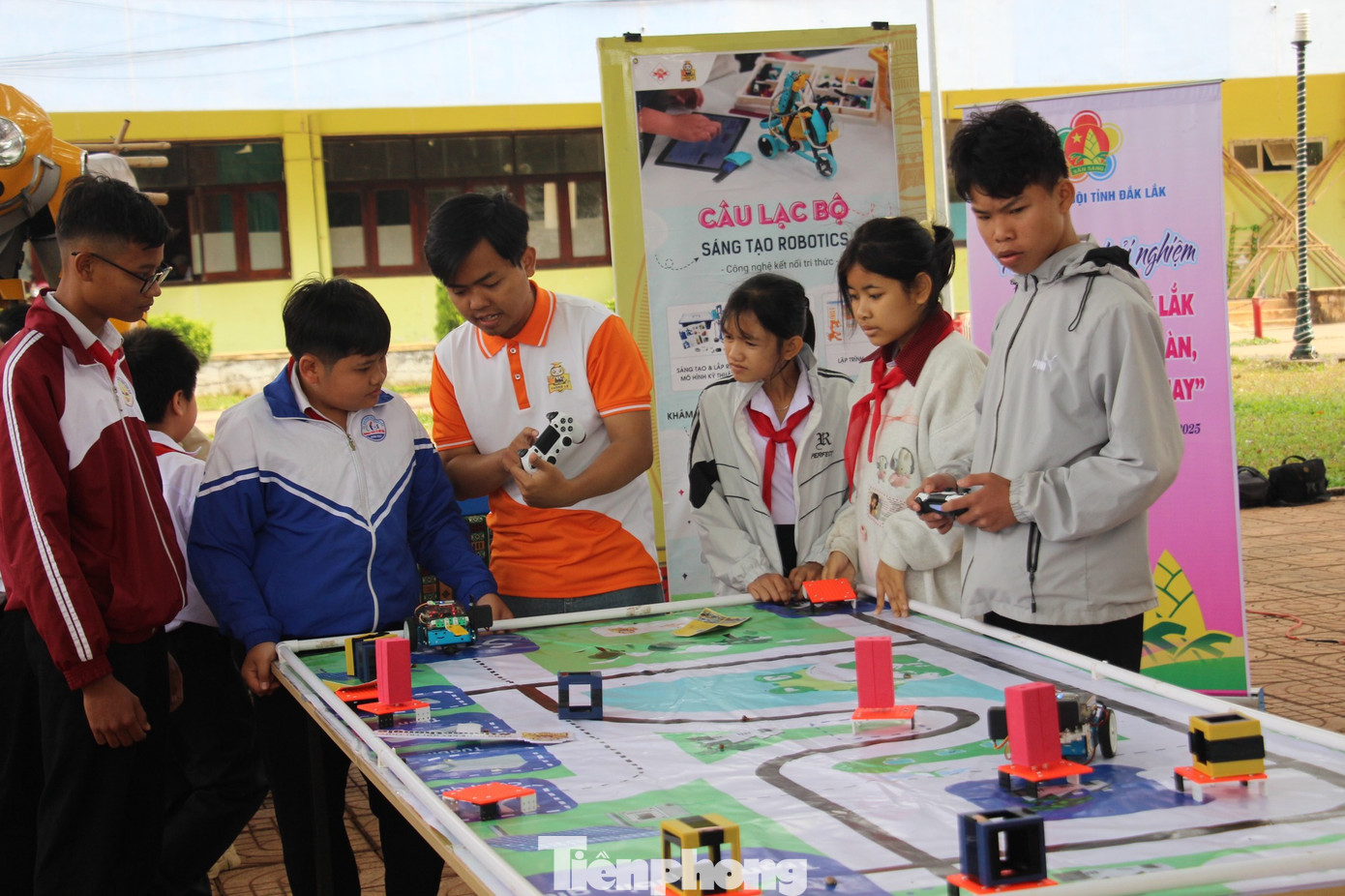 Đến nay, toàn tỉnh đã tổ chức thành công Đại hội Cháu ngoan Bác Hồ các cấp, qua đó công nhận danh hiệu Cháu ngoan Bác Hồ cấp liên đội cho 20.022 em; cấp huyện cho 1.118 em. Đến nay, toàn tỉnh đã tổ chức thành công Đại hội Cháu ngoan Bác Hồ các cấp, qua đó công nhận danh hiệu Cháu ngoan Bác Hồ cấp liên đội cho 20.022 em; cấp huyện cho 1.118 em.