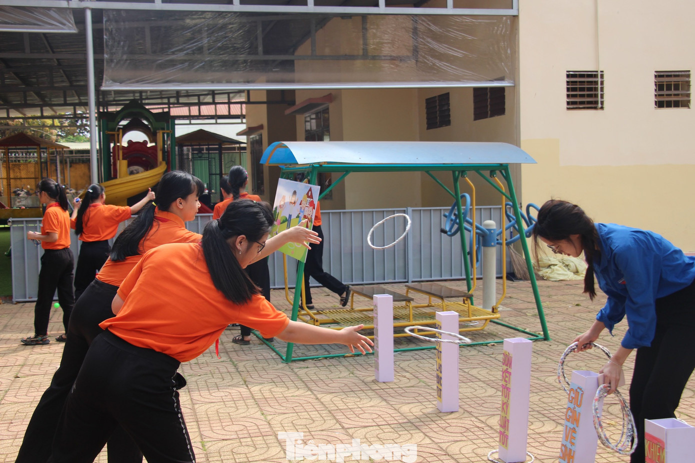 Bên cạnh đó, Hội đồng Đội tỉnh phối hợp với Trung tâm Hỗ trợ Giáo dục Hòa nhập trẻ khuyết tật tỉnh Đắk Lắk tổ chức Chương trình giao lưu “Thiếu nhi Đắk Lắk đoàn kết, chăm ngoan”. Bên cạnh đó, Hội đồng Đội tỉnh phối hợp với Trung tâm Hỗ trợ Giáo dục Hòa nhập trẻ khuyết tật tỉnh Đắk Lắk tổ chức Chương trình giao lưu “Thiếu nhi Đắk Lắk đoàn kết, chăm ngoan”.