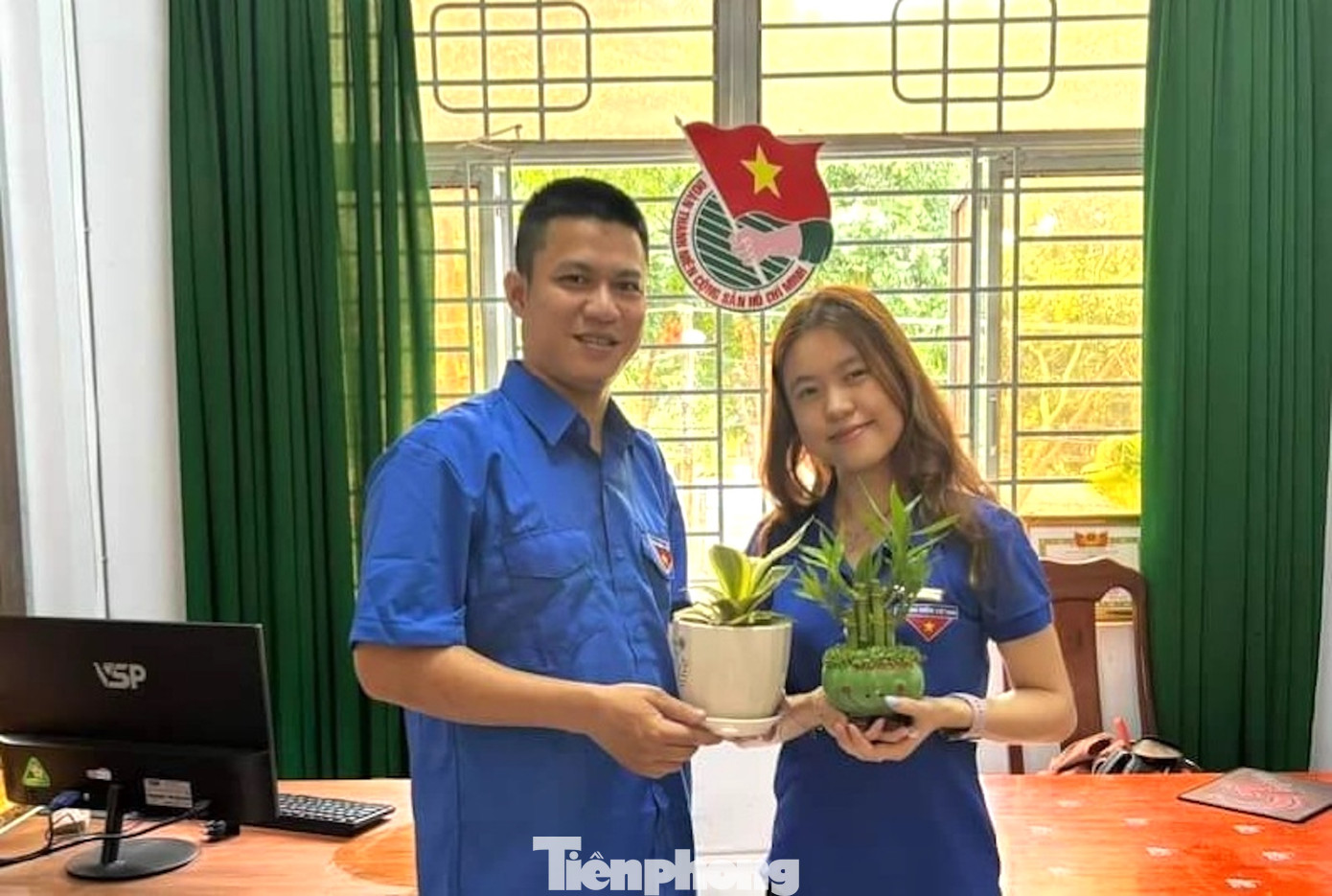 Mỗi đoàn viên thanh niên và người dân trồng ít nhất 1 cây xanh tại nhà hoặc nơi làm việc Mỗi đoàn viên thanh niên và người dân trồng ít nhất 1 cây xanh tại nhà hoặc nơi làm việc