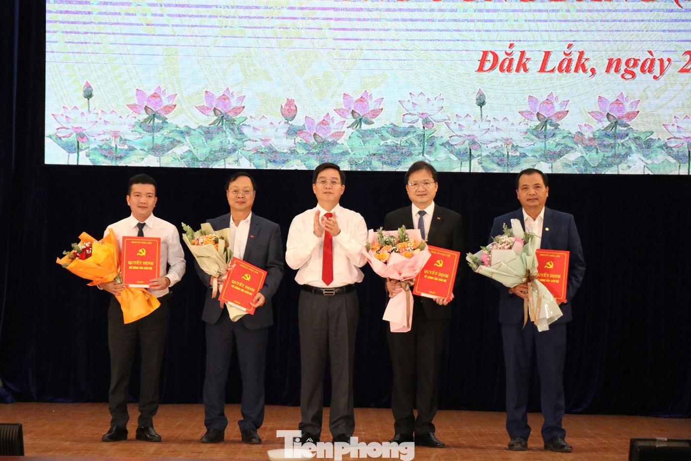 Tân Trưởng Ban Tuyên giáo và Dân vận tỉnh uỷ Nguyễn Hoài Dương (thứ 2, phải qua)