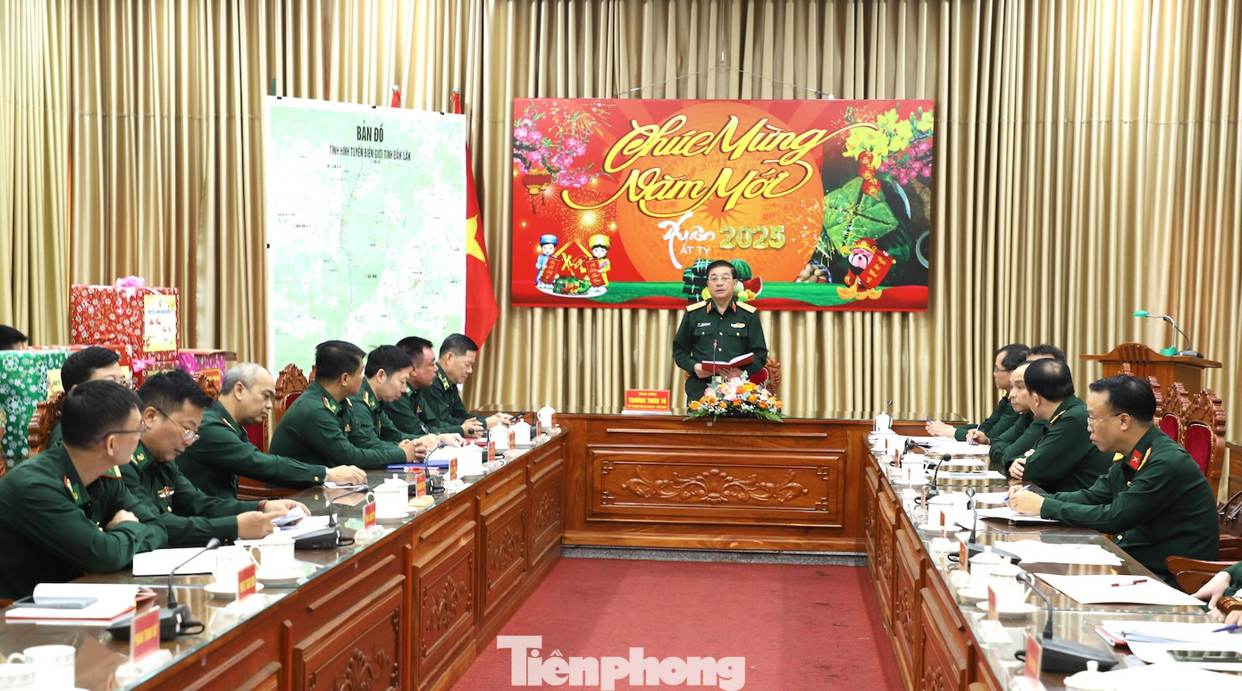 Đoàn công tác của Tổng cục Chính trị Quân đội nhân dân Việt Nam làm việc tại tỉnh Đắk Lắk.