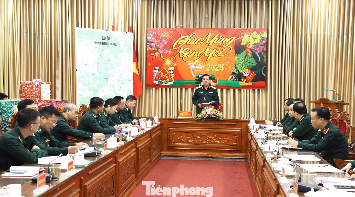 Đoàn công tác của Tổng cục Chính trị Quân đội nhân dân Việt Nam làm việc tại tỉnh Đắk Lắk.