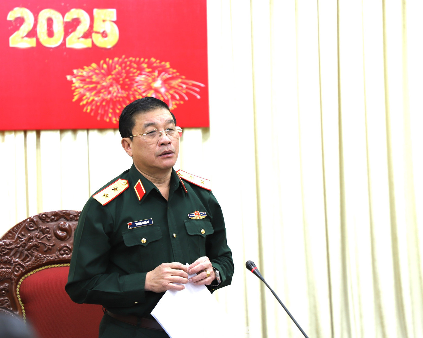 Trung tướng Trương Thiên Tô - Phó Chủ nhiệm Tổng cục Chính trị Quân đội nhân dân Việt Nam, trao đổi tại buổi làm việc