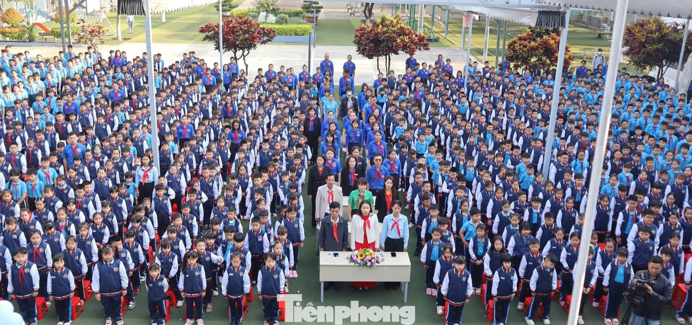 Ngày 24/3, Hội đồng Đội tỉnh Đắk Lắk, Hội đồng Đội TP Buôn Ma Thuột và Liên đội trường TH-THCS Nguyễn Khuyến phối hợp tổ chức Ngày hội “Thiếu nhi vui khỏe - Tiến bước lên Đoàn” . Tham dự ngày hội có hơn 1.000 em đội viên, nhi đồng. Ngày 24/3, Hội đồng Đội tỉnh Đắk Lắk, Hội đồng Đội TP Buôn Ma Thuột và Liên đội trường TH-THCS Nguyễn Khuyến phối hợp tổ chức Ngày hội “Thiếu nhi vui khỏe - Tiến bước lên Đoàn” . Tham dự ngày hội có hơn 1.000 em đội viên, nhi đồng.