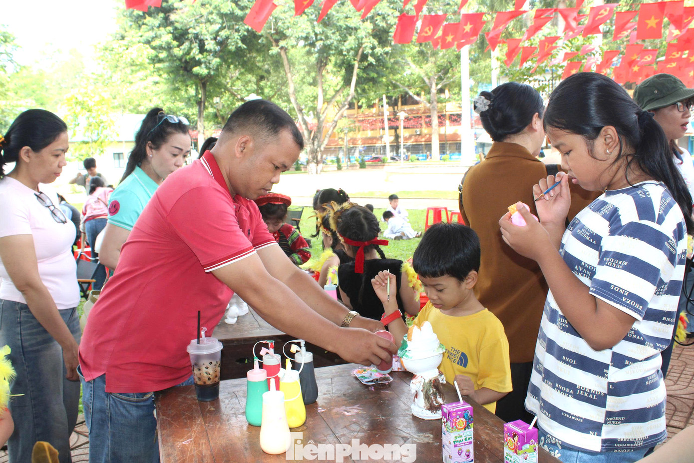Với phương châm “Vừa học, vừa chơi”, các hoạt động hè năm nay nhằm khơi dậy năng khiếu, nuôi dưỡng đam mê, rèn luyện thể chất và phát triển kỹ năng sống cho thiếu nhi. Năm 2025, Nhà văn hóa Thanh thiếu nhi tỉnh tổ chức trên 30 loại hình lớp học năng khiếu dành cho thanh thiếu nhi.
