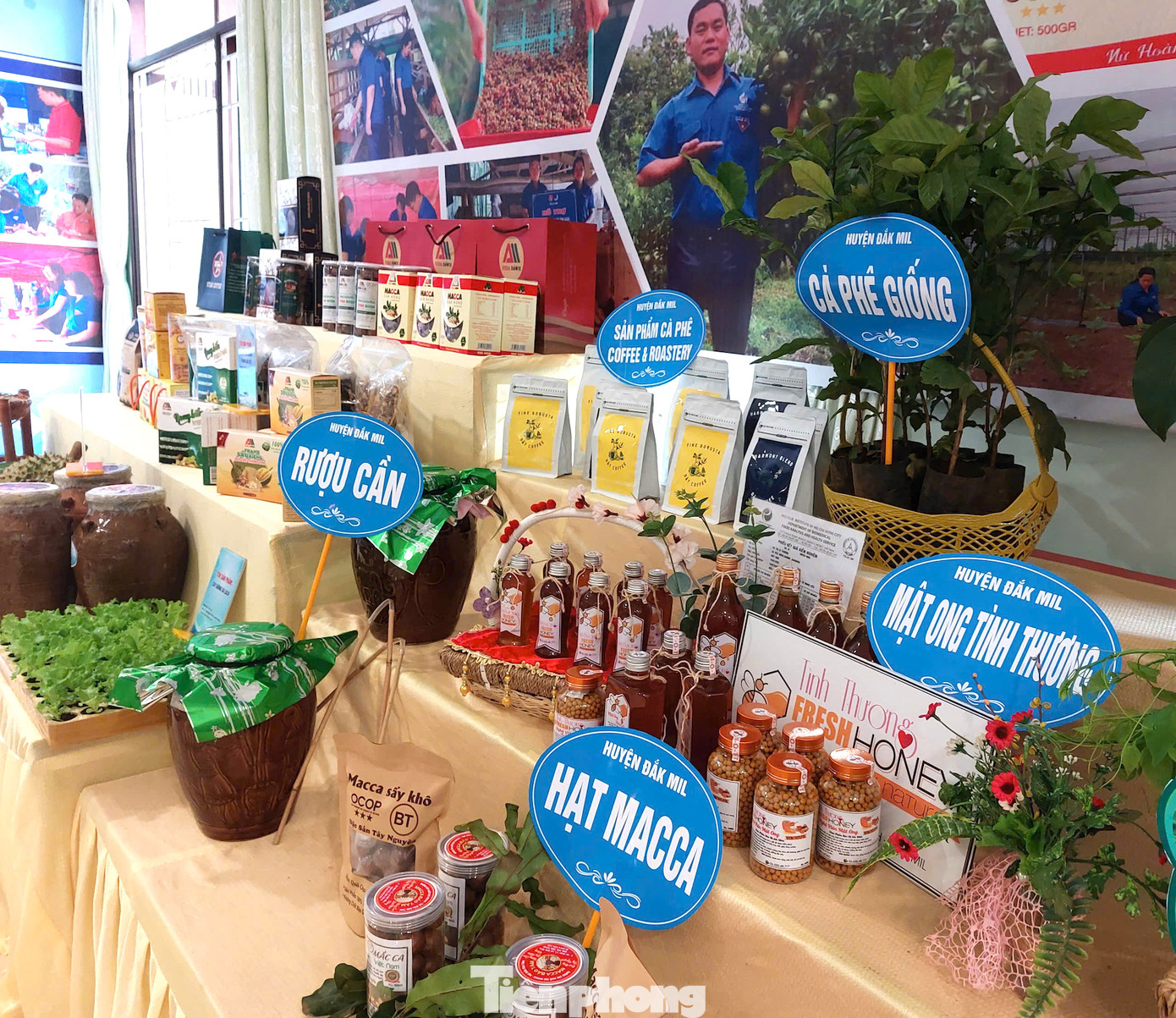 Trong khuôn khổ chương trình Đại hội đại biểu Hội LHTN Việt Nam tỉnh Đắk Nông lần thứ V, nhiệm kỳ 2024-2029, trưng bày nhiều sản phẩm khởi nghiệp tiêu biểu của thanh niên trên địa bàn tỉnh.