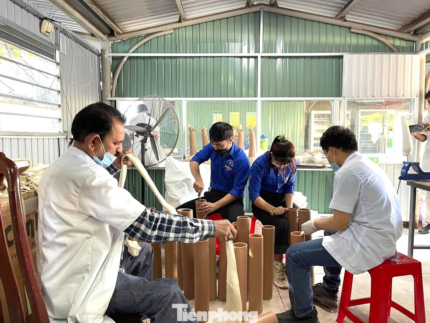 Việt là thành viên chủ chốt tại dự án trại lắp chân giả Jaipur Foot miễn phí cho người khuyết tật Việt là thành viên chủ chốt tại dự án trại lắp chân giả Jaipur Foot miễn phí cho người khuyết tật