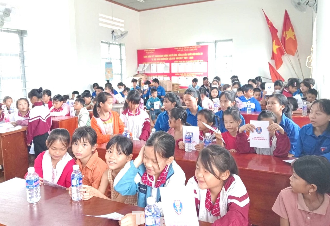 Ngoài ra, đơn vị sẽ tổ chức các hoạt động tình nguyện vì cuộc sống cộng đồng, hoạt động “Vì đàn em thân yêu”. Bên cạnh đó, đoàn tổ chức các hoạt động giáo dục truyền thống, tuyên truyền pháp luật đặc biệt là Luật trẻ em 2016. Hướng dẫn tổ chức sinh hoạt hè, ôn tập hè cho thanh thiếu nhi trên địa bàn dân cư.