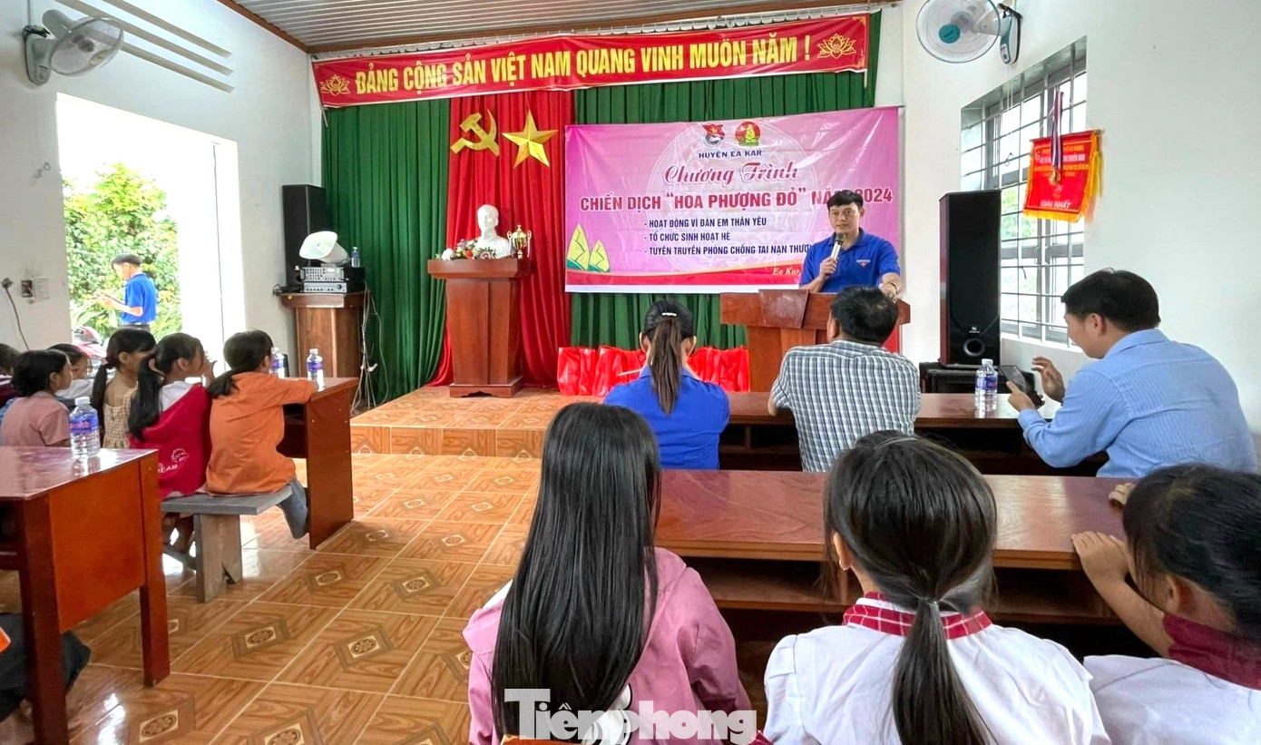 Trong thời gian 1 tháng, đội hình Hoa phượng đỏ huyện Ea Kar sẽ tập trung vào triển khai nhiều nội dung như: Tập huấn kỹ năng phòng chống tai nạn thương tích ở trẻ em, tổ chức các mô hình giáo dục kỹ năng thực hành xã hội; phối hợp với các đơn vị liên quan tổ chức dạy bơi, mở các lớp miễn phí cho các em thiếu nhi có hoàn cảnh khó khăn.