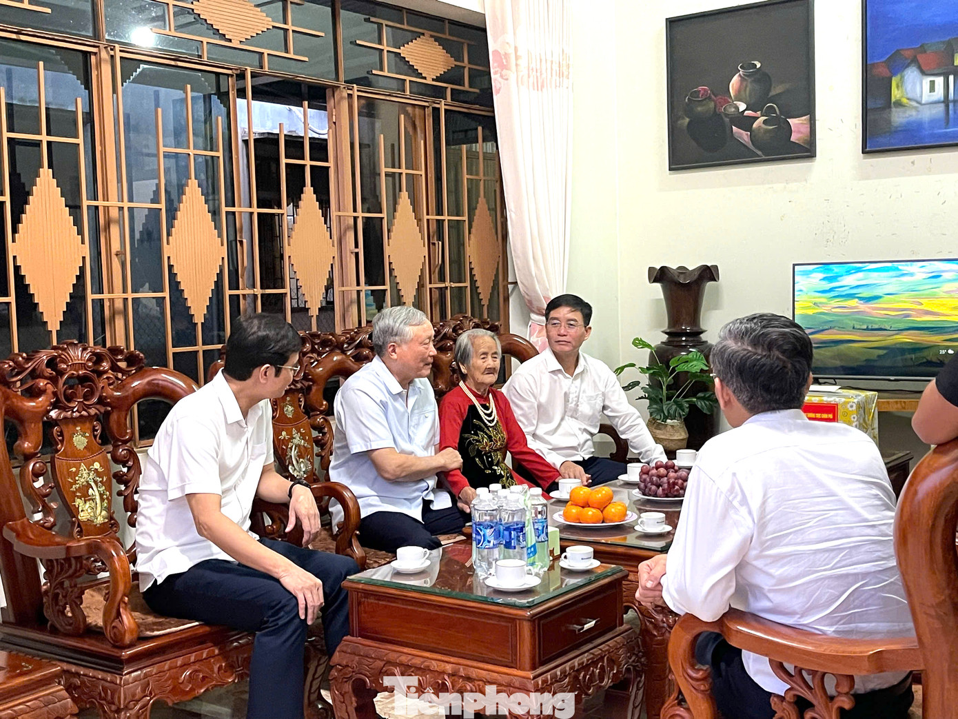 Đoàn công tác thăm Mẹ Việt Nam Anh hùng