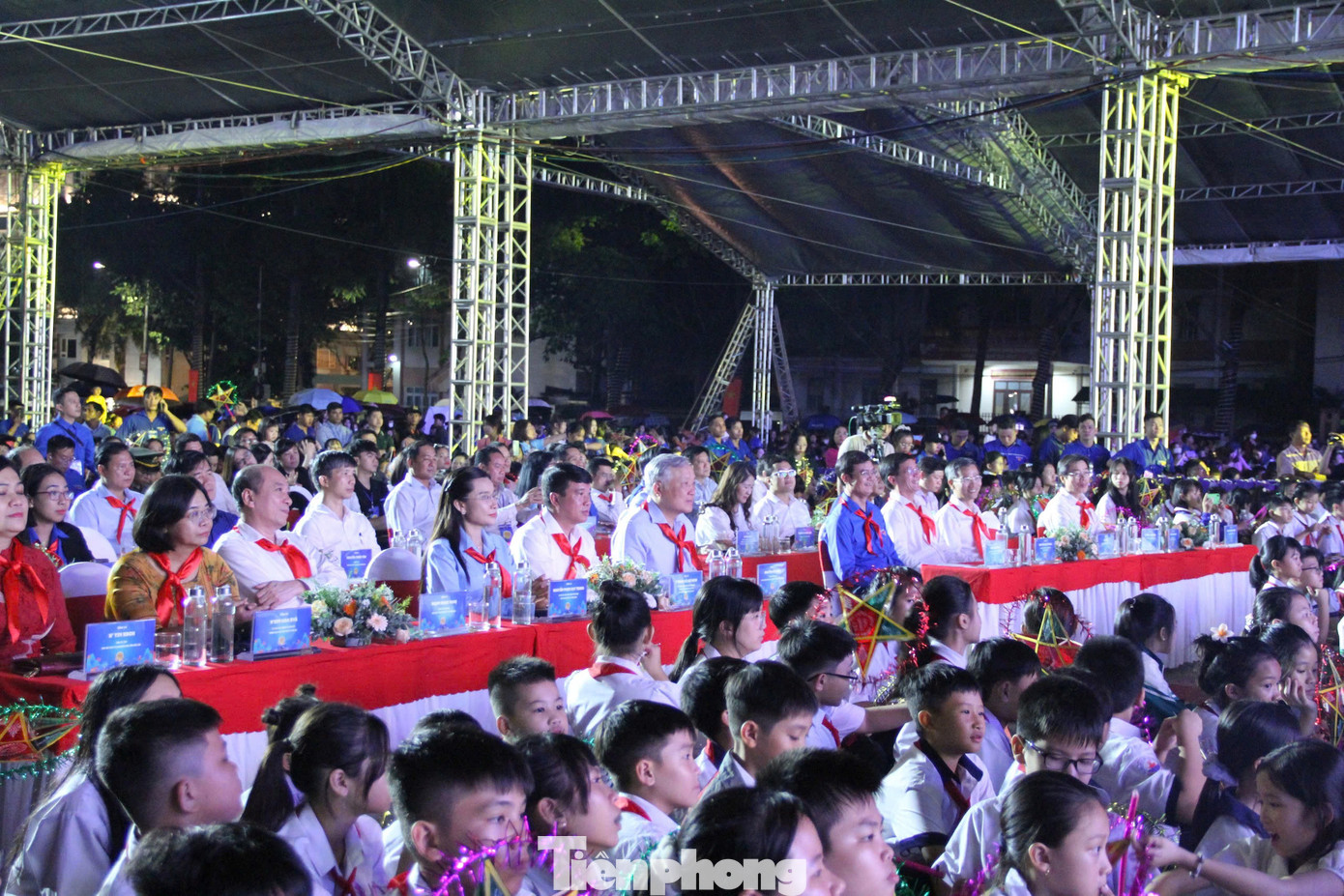 Các đại biểu tham dự chương trình