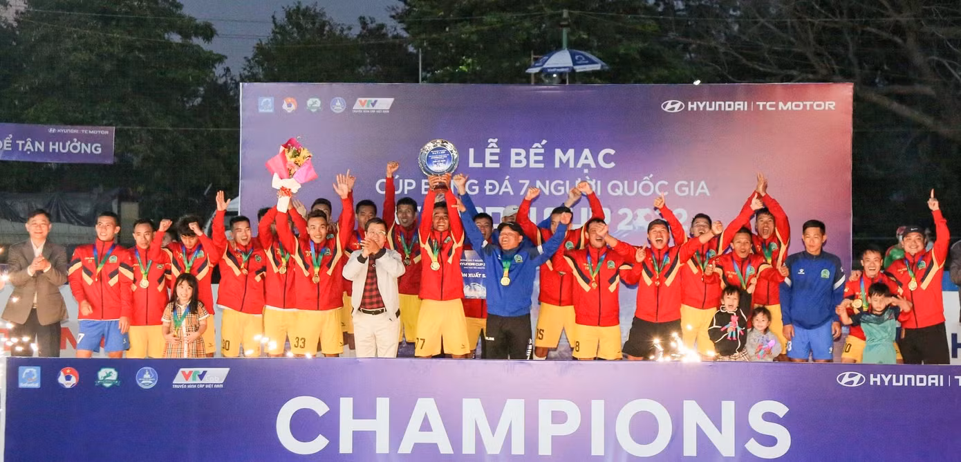 Lễ bế mạc Cúp bóng đá 7 người quốc gia
