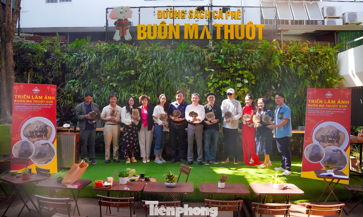 Hoạ sĩ mong muốn giới thiệu những hình ảnh về cảnh sắc, đời sống, văn hóa, phong tục tập quán, kiến trúc của đồng bào dân tộc Ê Đê Buôn Ma Thuột xưa đến với các bạn trẻ, người dân và du khách. Qua đó, mọi người cùng nhau gìn giữ những giá trị văn hóa truyền thống tốt đẹp.