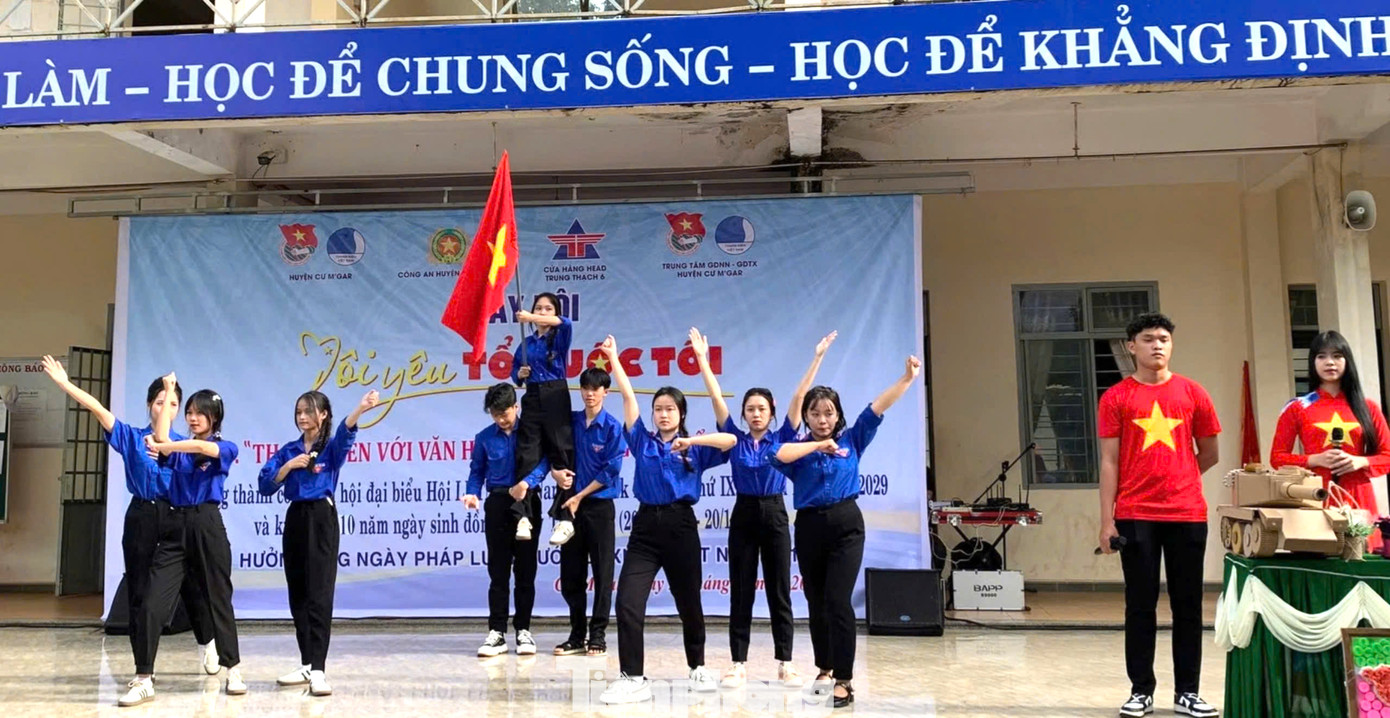 Ngày 21/10, Ủy ban Hội LHTN Việt Nam huyện Cư M’gar đã tổ chức “Ngày hội Tôi yêu Tổ quốc tôi” năm 2024, chủ đề “Thanh niên với văn hóa giao thông và tuổi trẻ sáng tạo”.