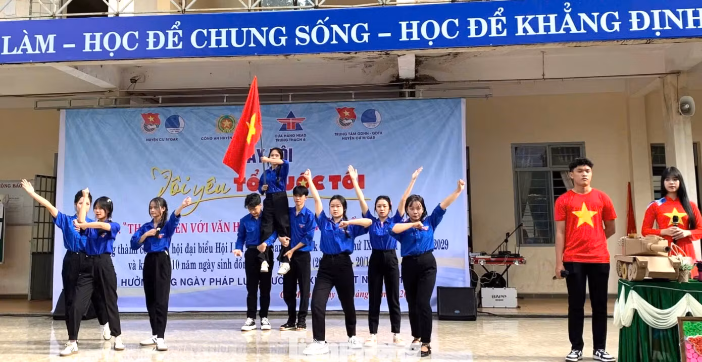 Ngày 21/10, Ủy ban Hội LHTN Việt Nam huyện Cư M’gar đã tổ chức “Ngày hội Tôi yêu Tổ quốc tôi” năm 2024, chủ đề “Thanh niên với văn hóa giao thông và tuổi trẻ sáng tạo”.