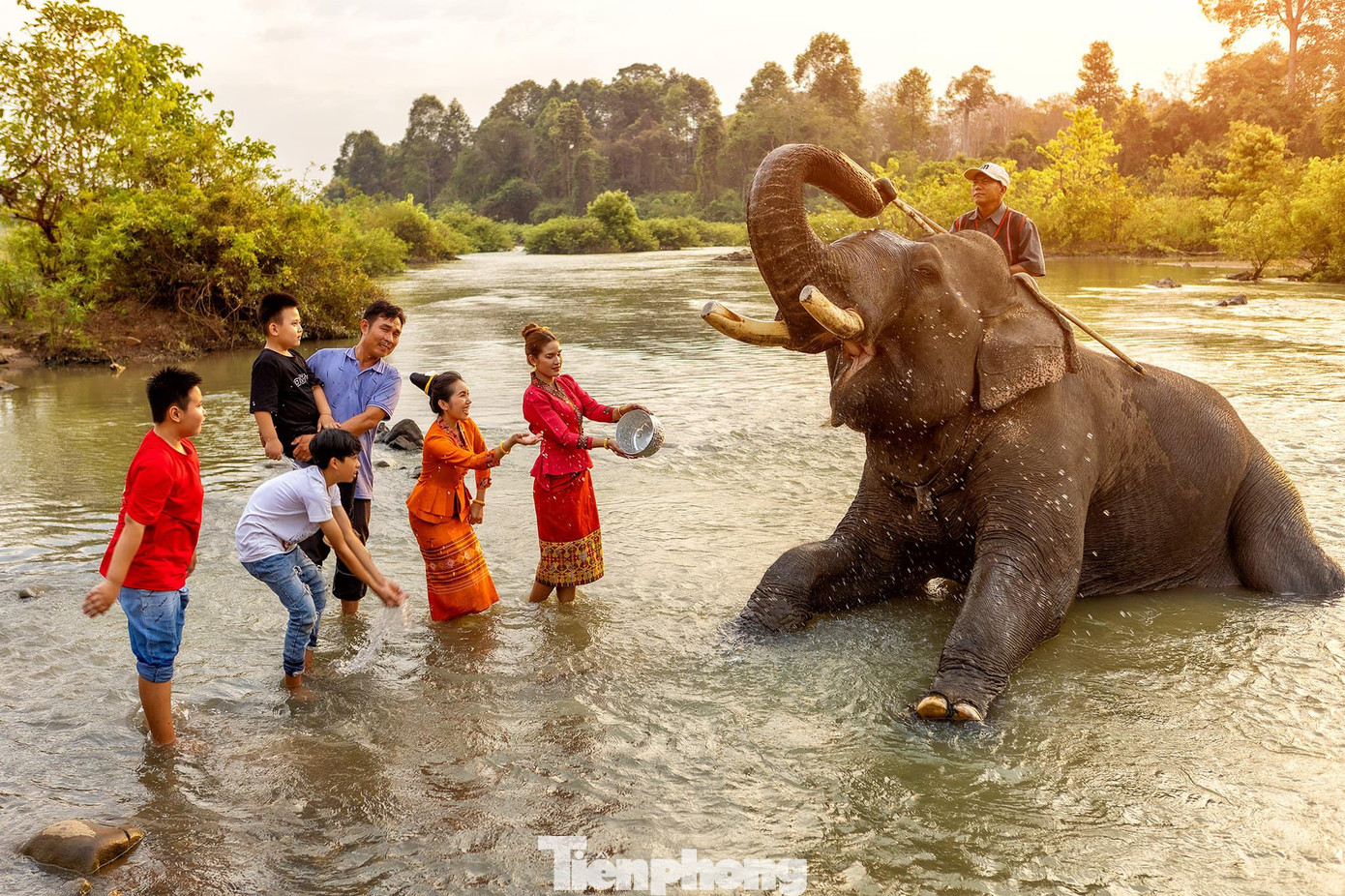 Hội voi năm nay có nhiều nội dung đổi mới. Hội voi năm nay có nhiều nội dung đổi mới.