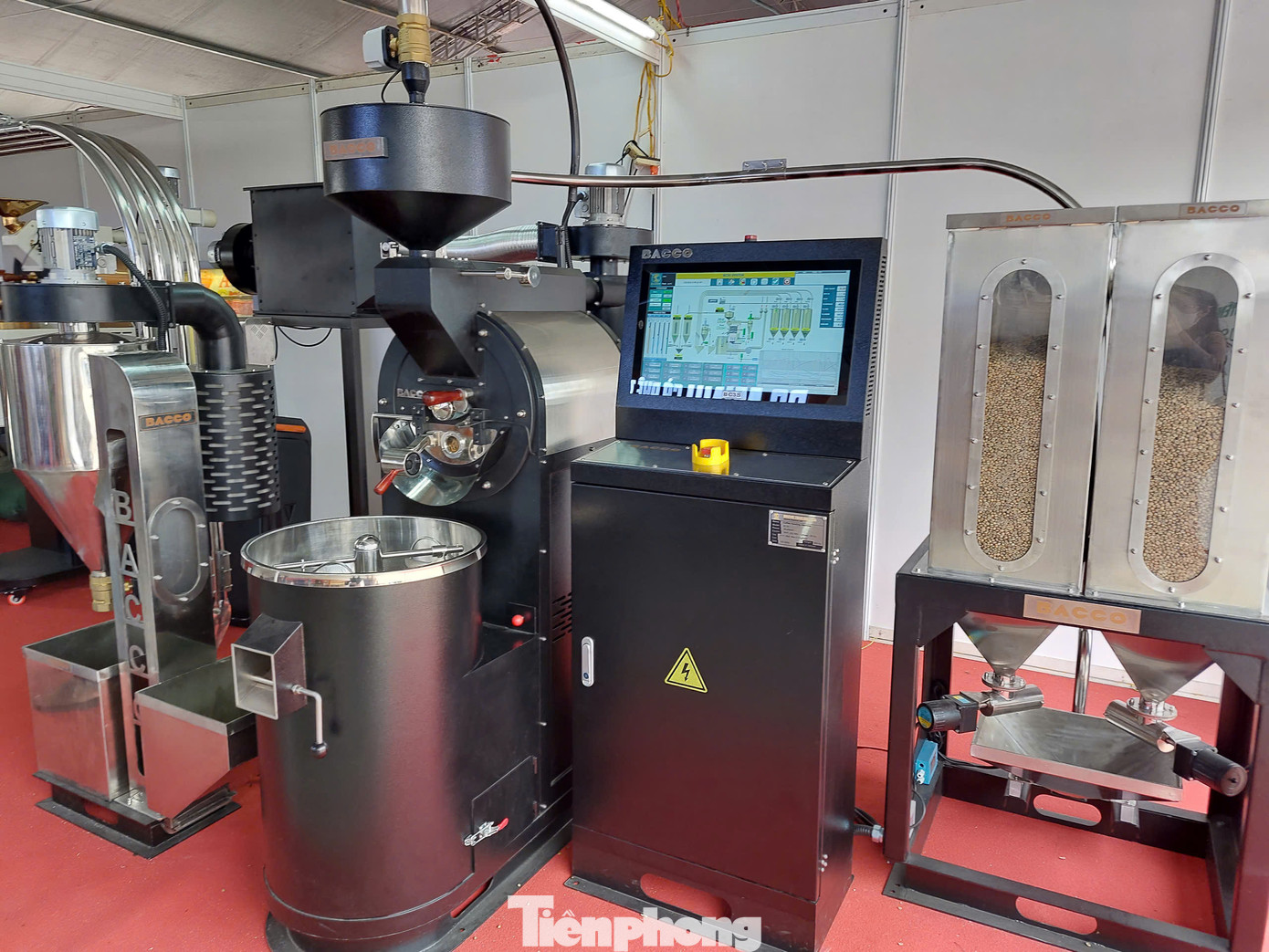 Tại hội chợ, có nhiều gian hàng trưng bày thiết bị khoa học công nghệ, sáng kiến kỹ thuật phục vụ trong ngành cà phê nói riêng, lĩnh vực nông nghiệp nói chung.