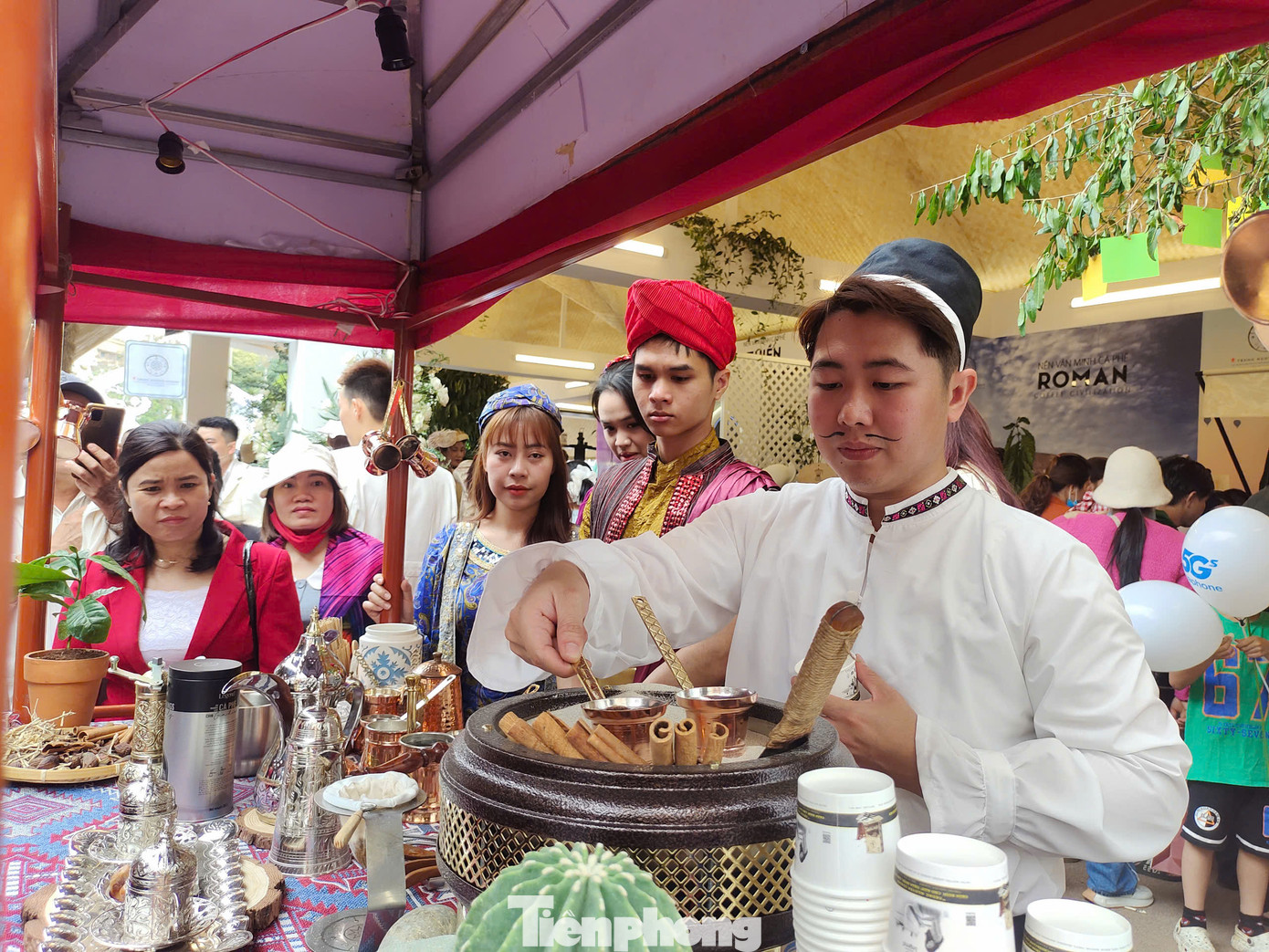 Chương trình không chỉ là nơi tôn vinh những giá trị đặc trưng của ngành cà phê và sản phẩm OCOP, mà còn tạo cơ hội để các doanh nghiệp, nhà đầu tư và người tiêu dùng giao lưu, hợp tác, phát triển.