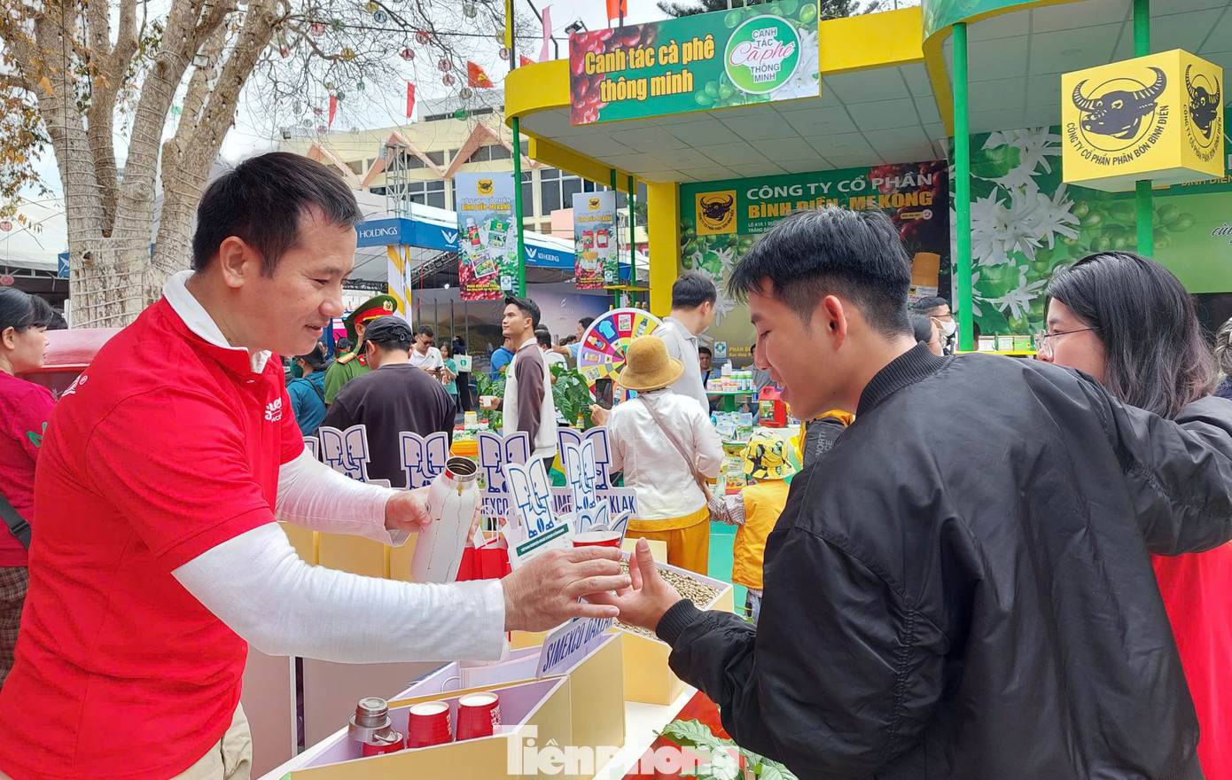 Tham gia hội chợ triển lãm lần này có 435 gian hàng của 180 đơn vị, doanh nghiệp trong nước và quốc tế. Đây là cơ hội để các doanh nghiệp, các nhà đầu tư giới thiệu các sản phẩm cà phê và sản phẩm OCOP tiêu biểu.