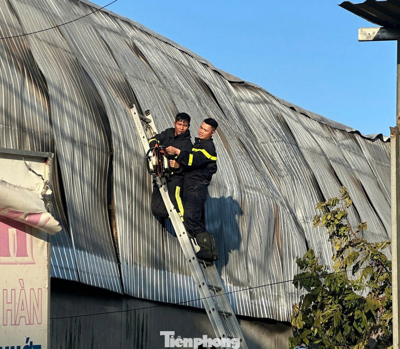 Hiện ngọn lửa đã được khống chế Hiện ngọn lửa đã được khống chế