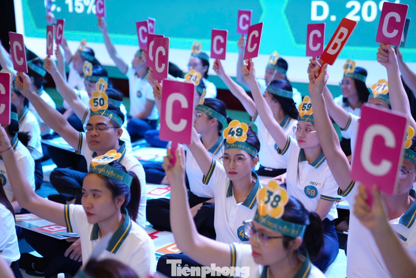 Các thí sinh tham gia phần thi kiến thức Các thí sinh tham gia phần thi kiến thức