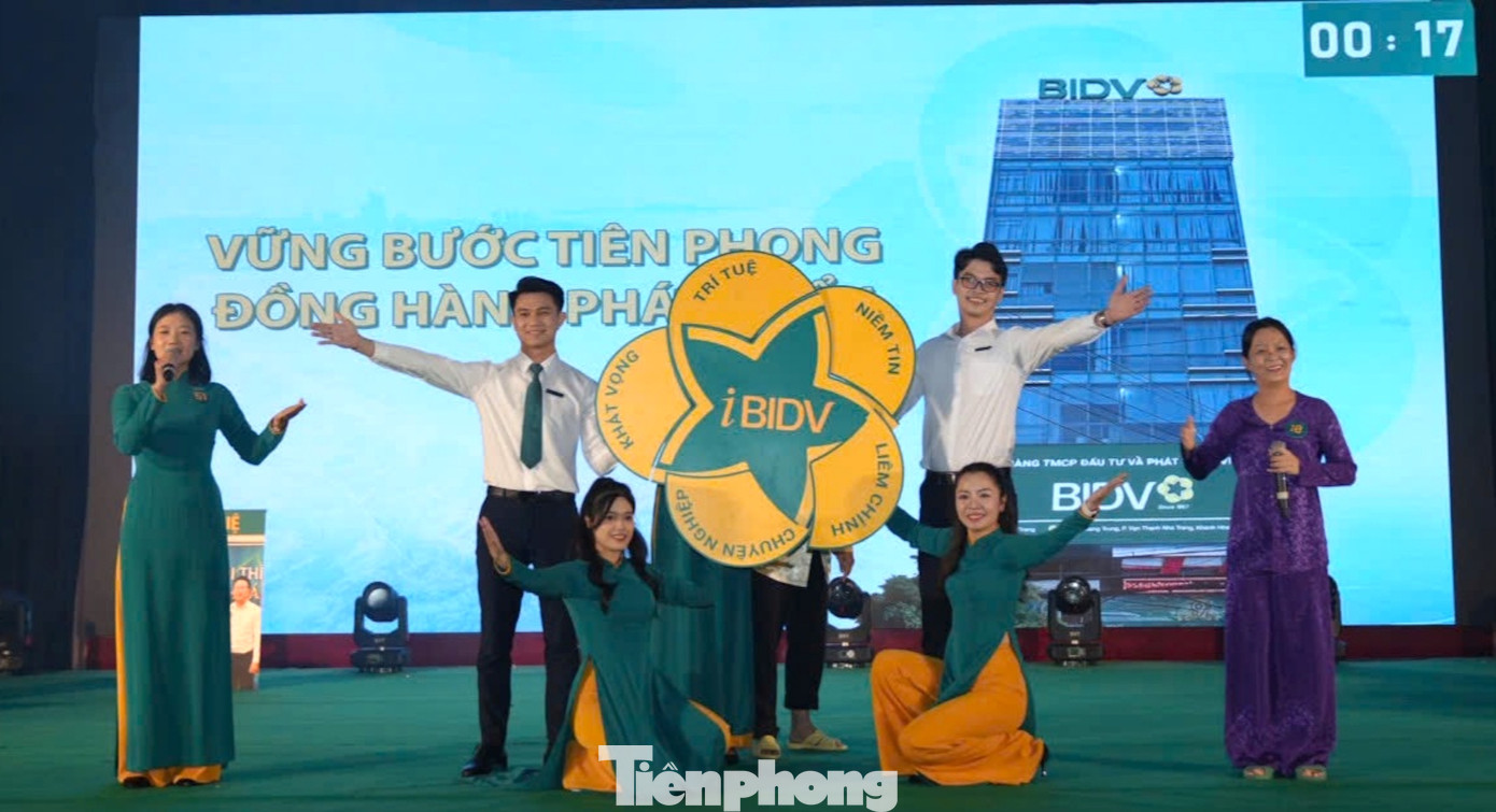 Phần thi giới thiệu của các đội thi Phần thi giới thiệu của các đội thi