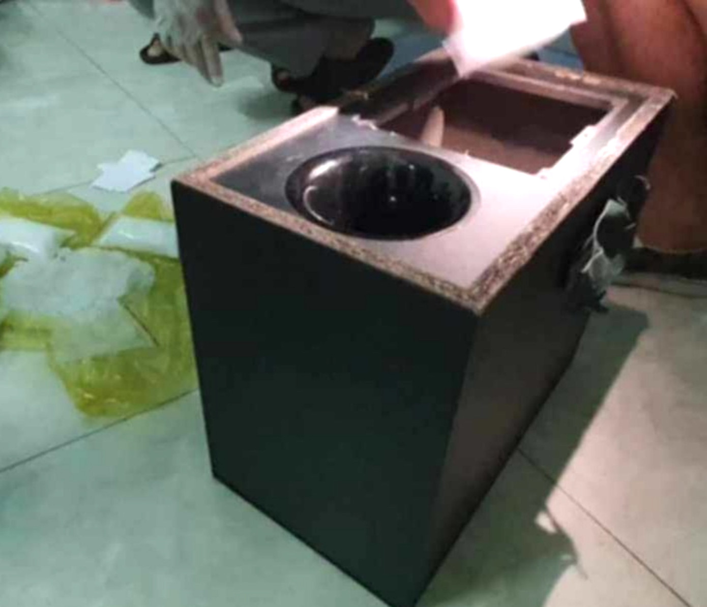 Thùng loa được cất giấu ma tuý đá