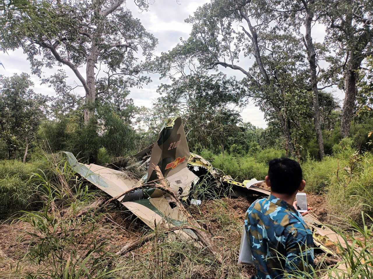 Hiện trường khu vực máy bay Yak-130 bị rơi. Hiện trường khu vực máy bay Yak-130 bị rơi.