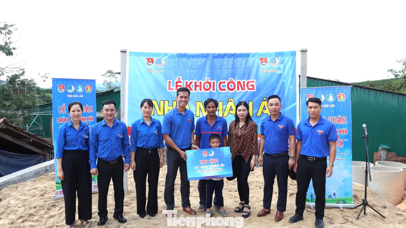 Đoàn bàn giao công trình Thắp sáng đường quê, nhà Nhân ái, khu vui chơi thiếu nhi và 4 mô hình phân loại rác thải; trao vốn khởi nghiệp cho 2 thanh niên địa phương; ra quân đội hình hỗ trợ bình dân học vụ số; đội hình hỗ trợ đảm bảo an toàn giao thông …