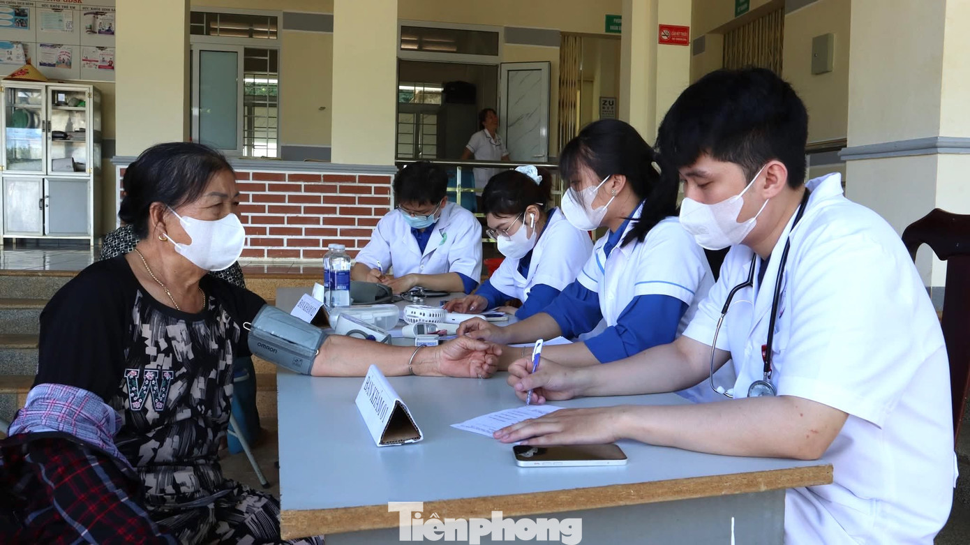 Dịp này, Tỉnh Đoàn đã trao tặng các phần quà, học bổng, xe đạp đến các gia đình chính sách, học sinh vượt khó học giỏi. Đoàn khám bệnh, cấp phát thuốc miễn phí cho 300 người dân; tư vấn giới thiệu việc làm cho 500 đoàn viên, thanh niên hoàn thành nghĩa vụ quân sự.