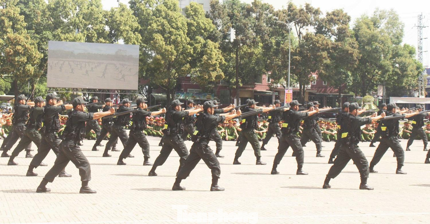 Màn biểu diễn của Cảnh sát cơ động