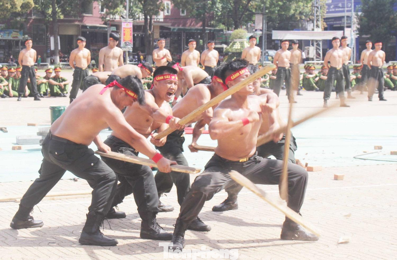 Nội công chống đòn tấn công tổng hợp từ nhiều phía