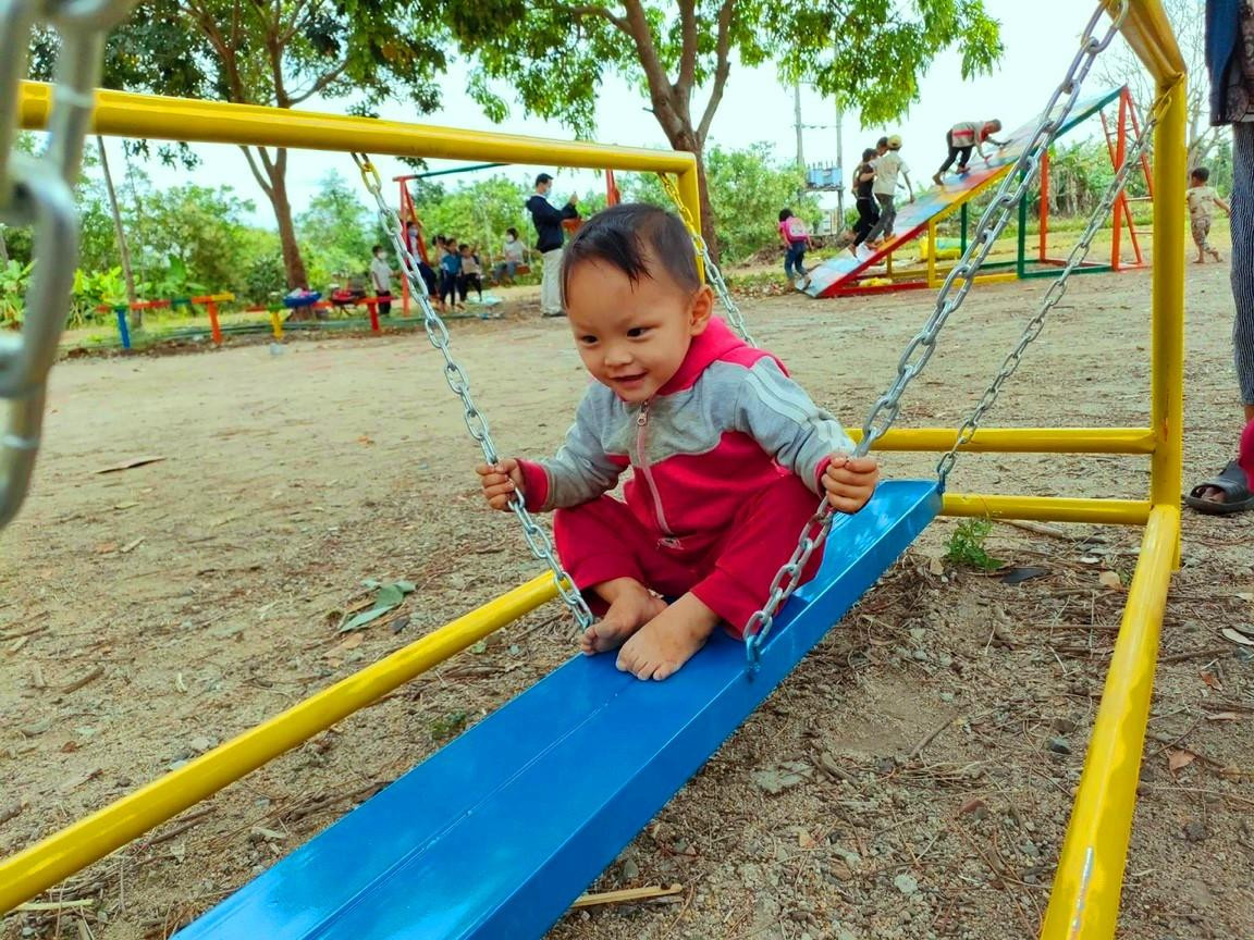 Sân chơi cho em tại huyện Cư M'gar được bàn giao trong ngày ra quân Tháng Thanh niên năm 2022 Sân chơi cho em tại huyện Cư M'gar được bàn giao trong ngày ra quân Tháng Thanh niên năm 2022