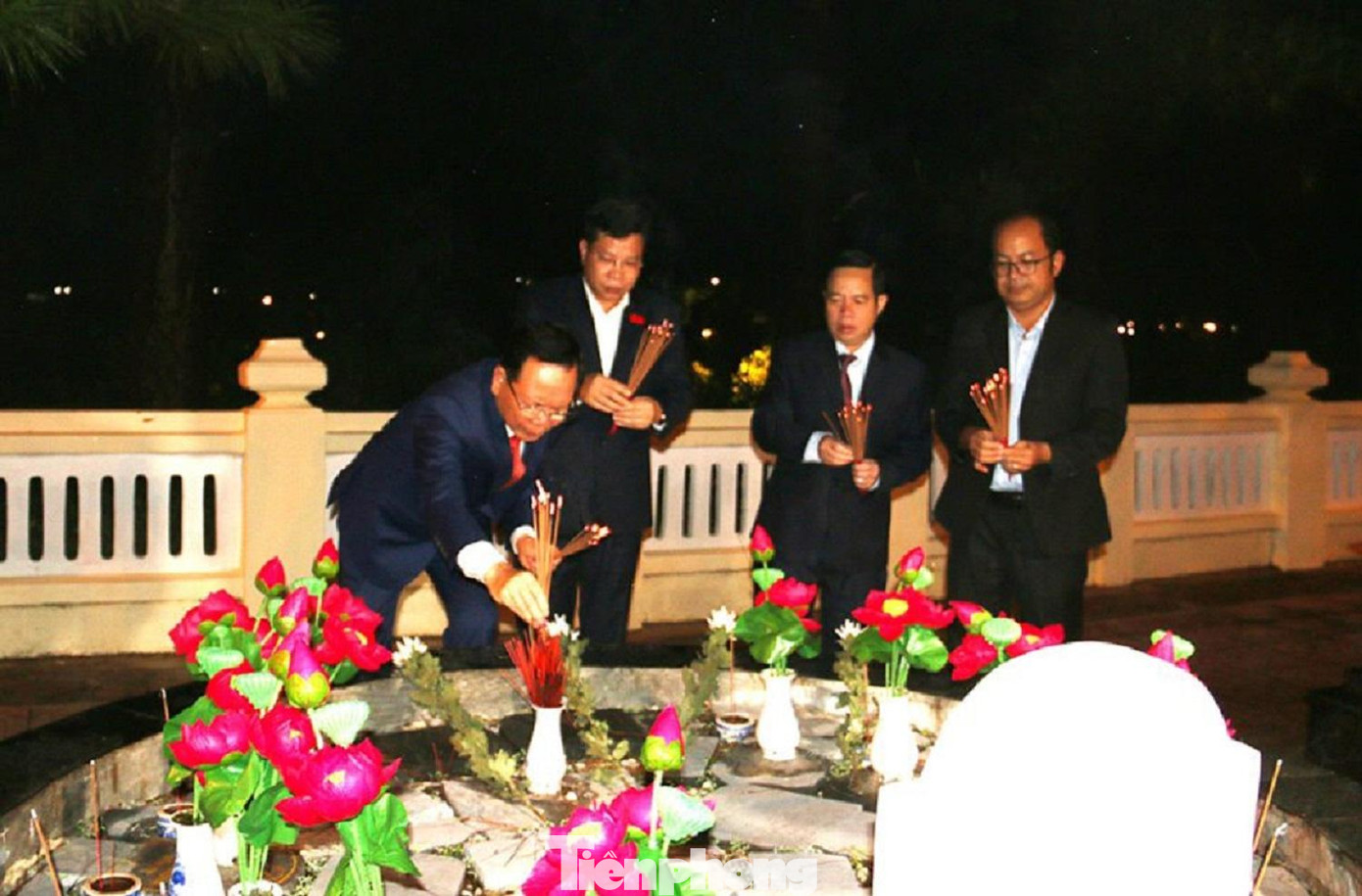 Lãnh đạo tỉnh Đắk Nông thắp hương tri ân anh hùng liệt sĩ