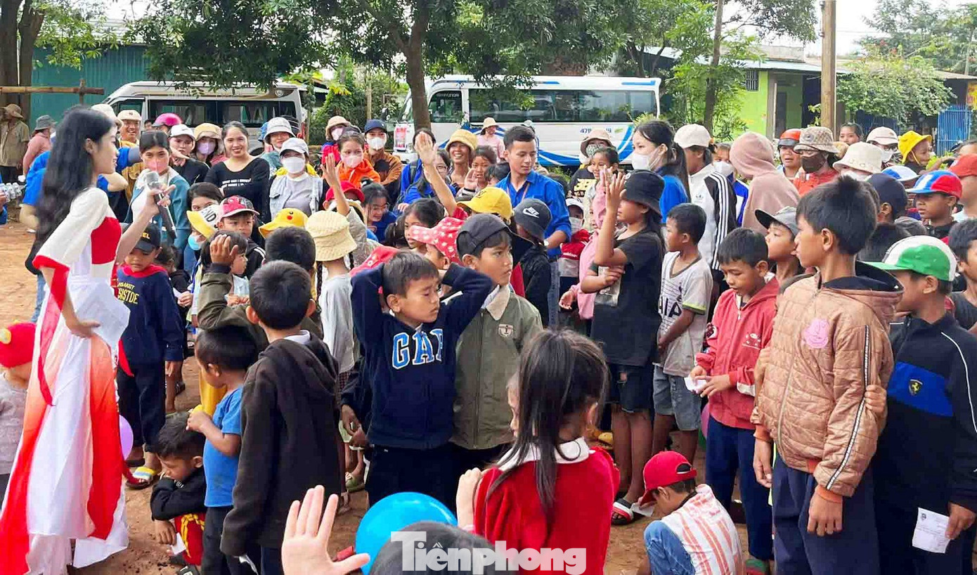 Thiếu nhi các buôn vùng sâu tham gia nhiều hoạt động