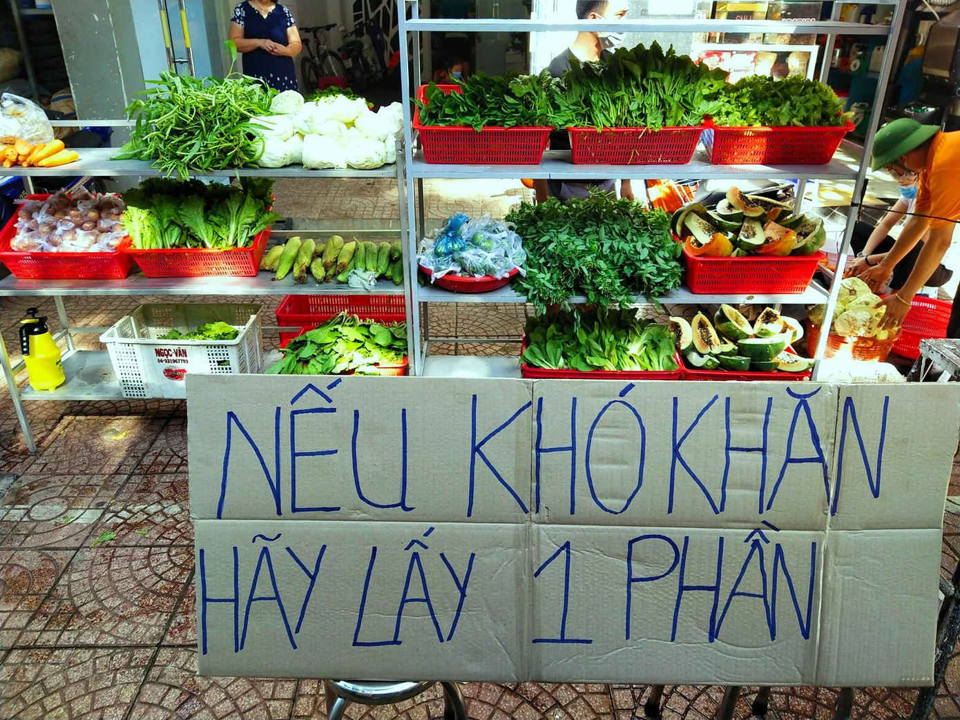 Gian hàng 0 đồng mở bán cho bà con trước giờ giãn cách theo chỉ thị 16 Gian hàng 0 đồng mở bán cho bà con trước giờ giãn cách theo chỉ thị 16