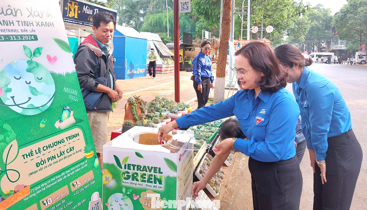 Mô hình đổi pin lấy cây xanh