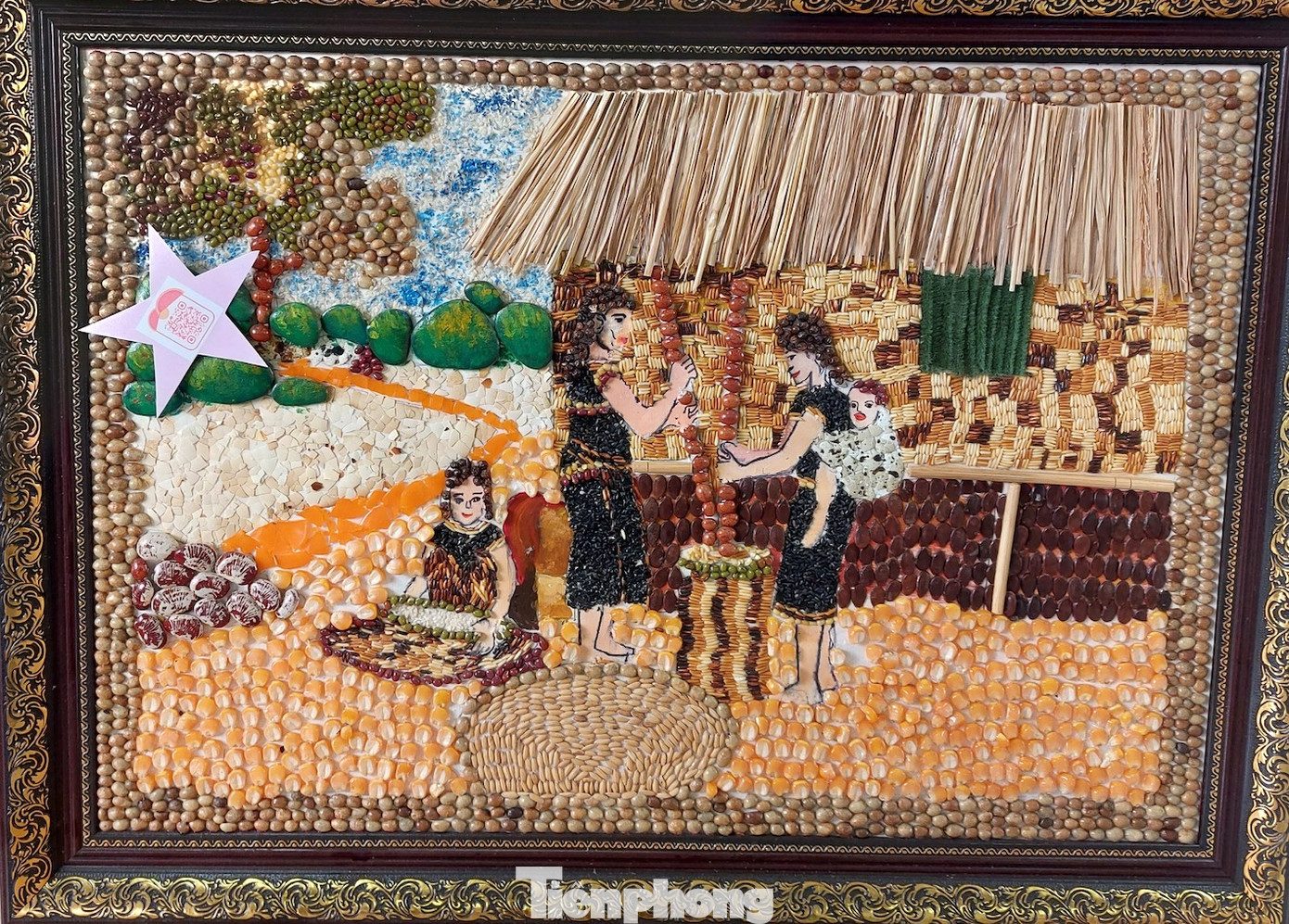 Ngoài hình thức vẽ tranh, nhóm học sinh còn dùng nhiều hình thức khác để bảo tồn và quảng bá bản sắc văn hóa Êđê như: Bức tranh đính hạt được sử dụng các loại hạt nông sản đính thành tranh. Qua đó, nhóm học sinh muốn giới thiệu đến mọi người các loại nông sản đặc trưng của vùng đất Cư M’gar.