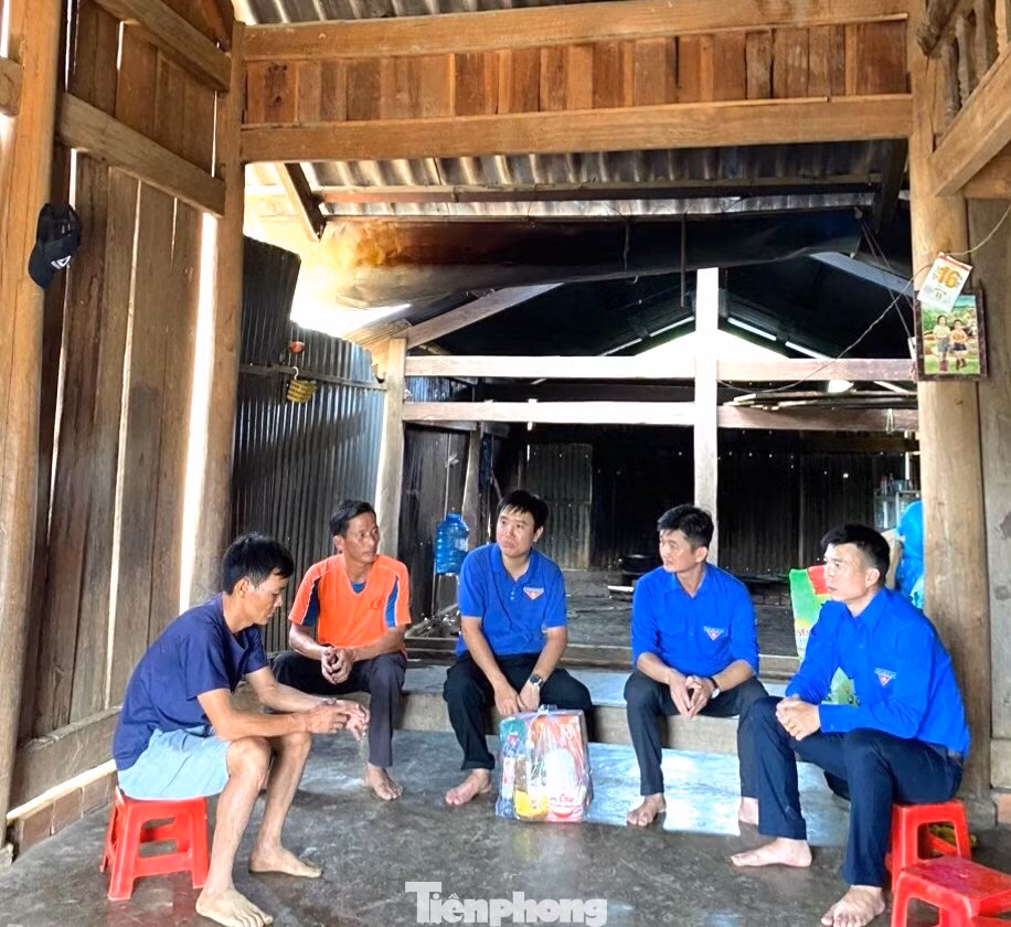 Trước đó, tại xã Đắk phơi, đội hình chiến dịch “Hoa Phượng đỏ” huyện Lắk đã tổ chức vệ sinh môi trường khu vực trường học; tuyên truyền phòng chống đuối nước; hướng dẫn các trò chơi vận động, sinh hoạt tập thể...